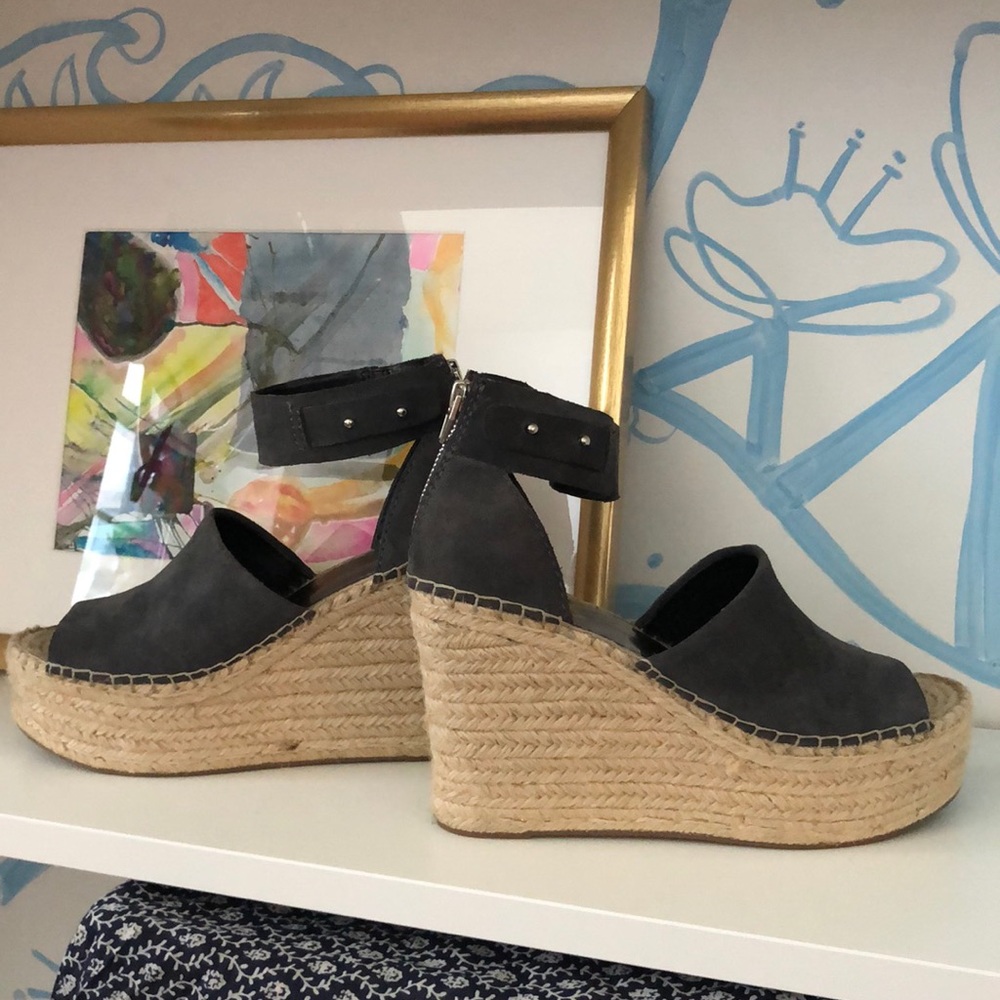 Dolce Vita size 8.5 navy wedges